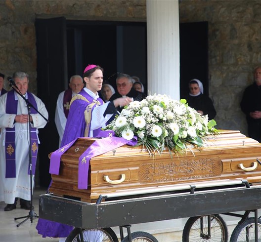 Biskup Kovač predvodio sprovodne obrede i misu zadušnicu za preminulog vlč. Slavka Dubovečaka